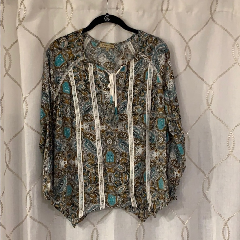 Long sleeve multi color blouse w/ white stitching